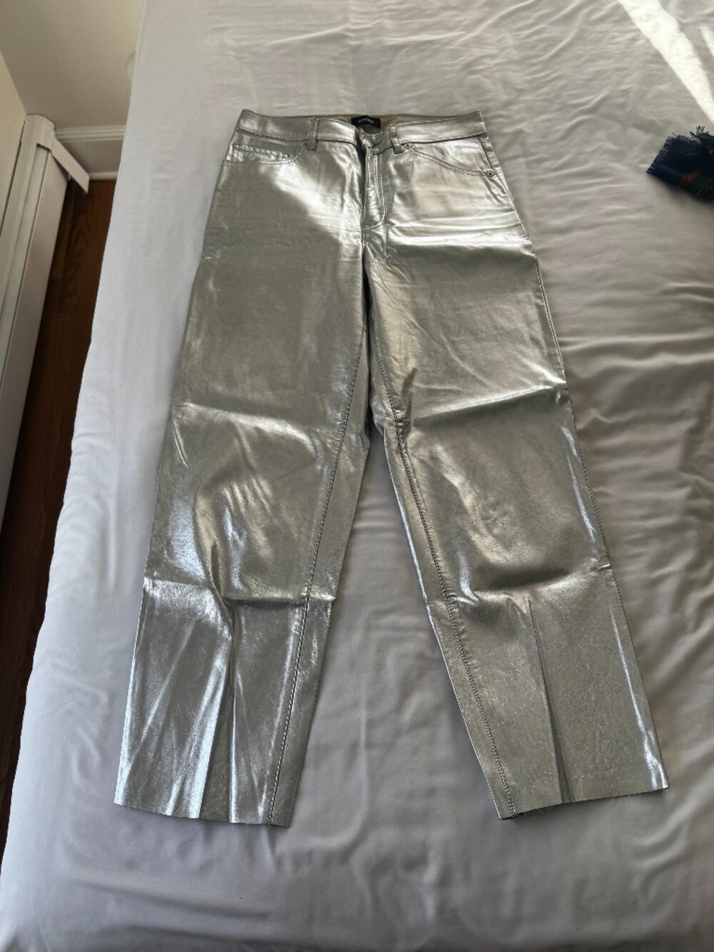Express Metallic Silver High Rise Straight Denim Jeans Pants Women’s sz 4